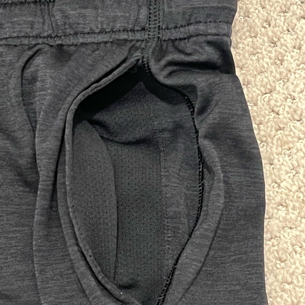 Under Armour Charcoal Gray Loose Fit Athletic Shorts - M - Picture 6 of 7